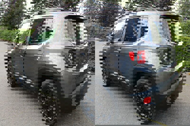 Used 2017 Jeep Renegade Altitude AWD/4WD image 4