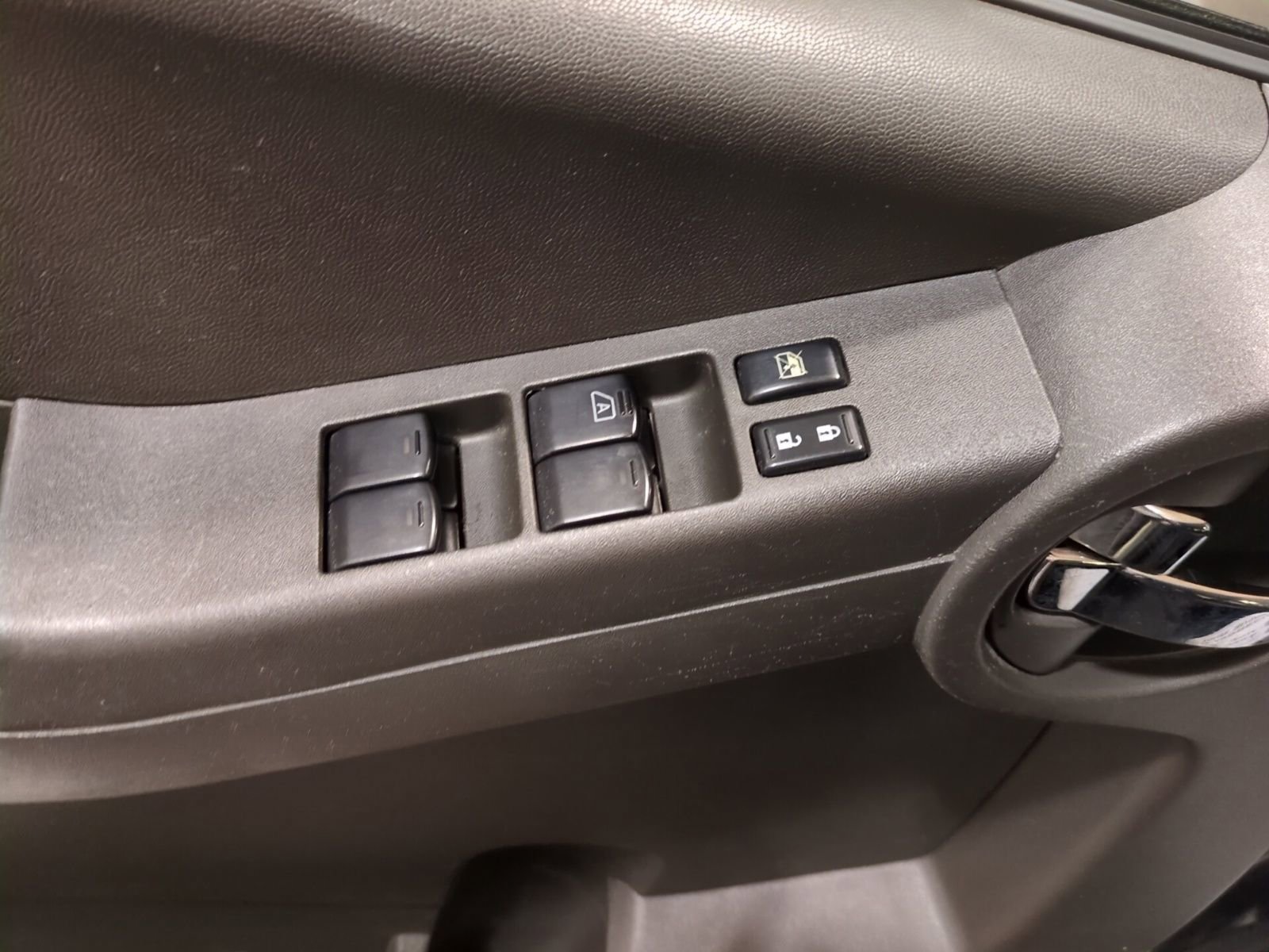 Used 2011 Nissan Xterra S image 17