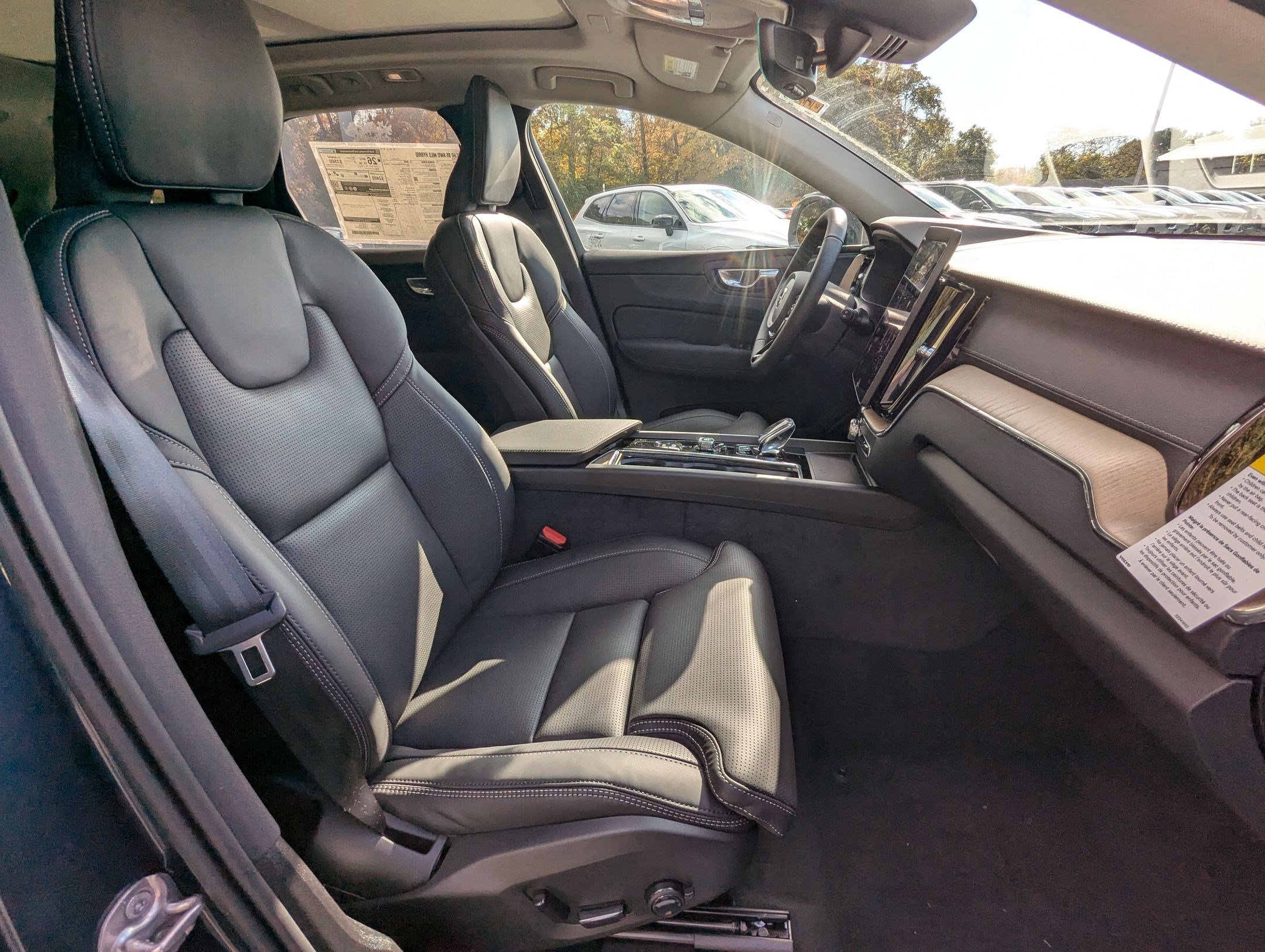 New 2026 Volvo XC60 B5 Ultra w/ Protection Package Premier image 23