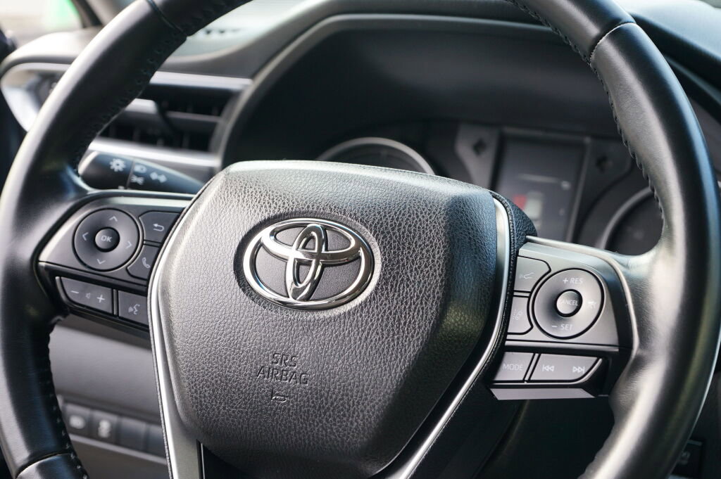 Used 2021 Toyota Venza LE image 17