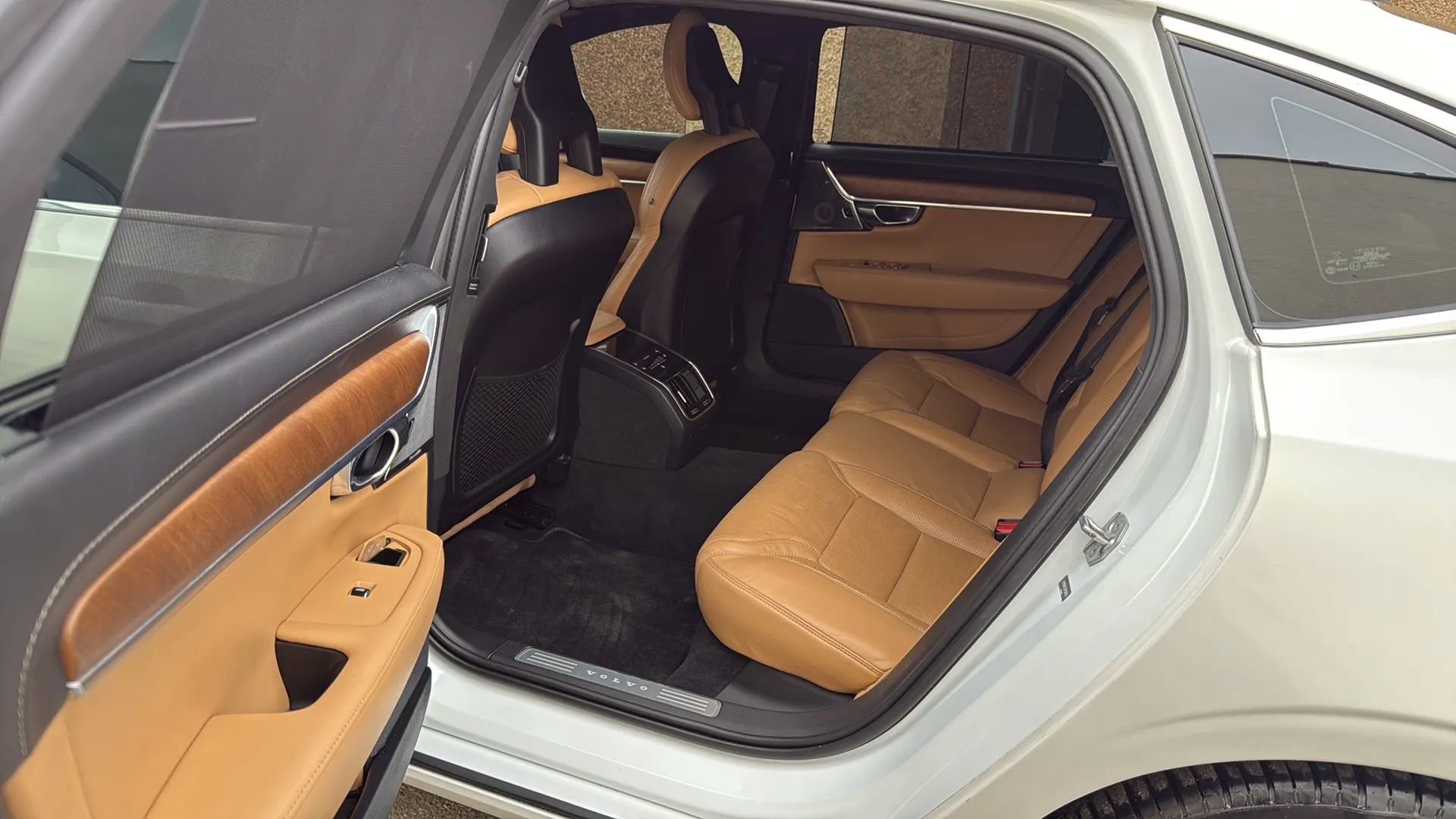 Used 2018 Volvo S90 T6 Inscription w/ Luxury Package image 26