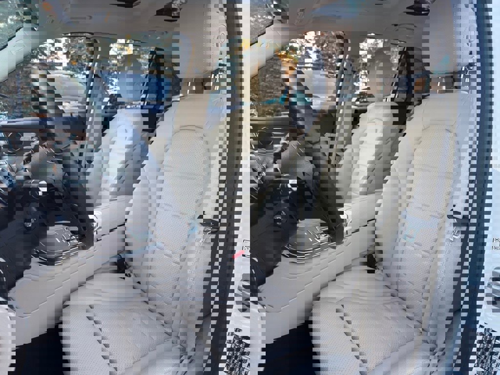 Used 2022 Mercedes-Benz GLC 300 4MATIC image 27