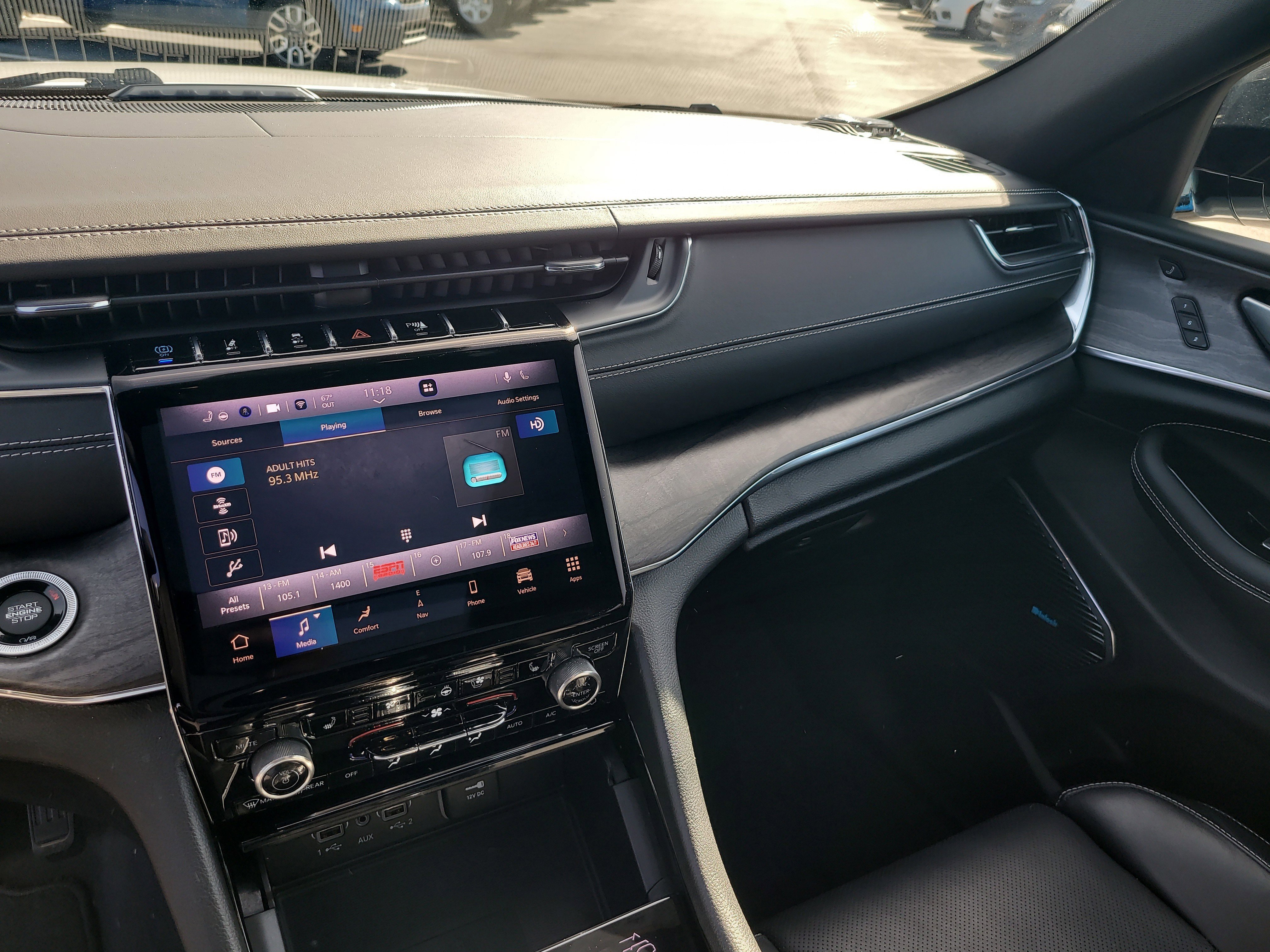 Used 2023 Jeep Grand Cherokee Overland w/ Luxury Tech Group IV image 22