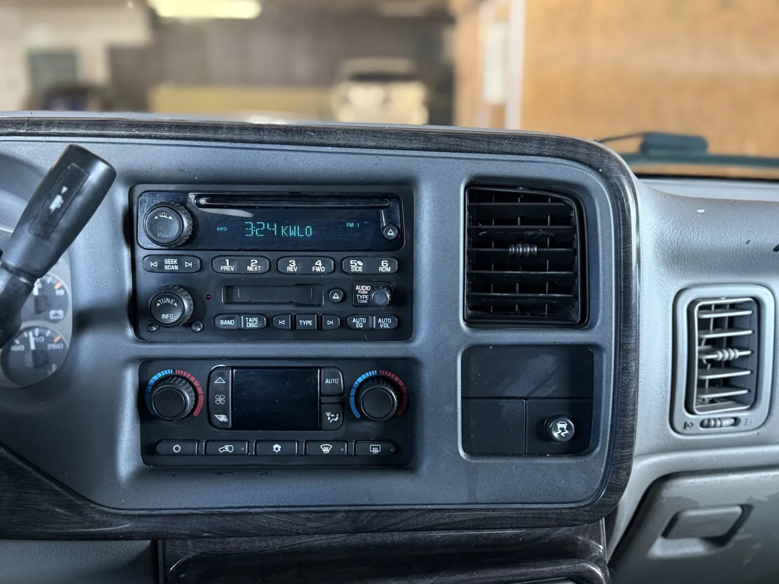 Used 2005 GMC Yukon XL Denali AWD/4WD image 26