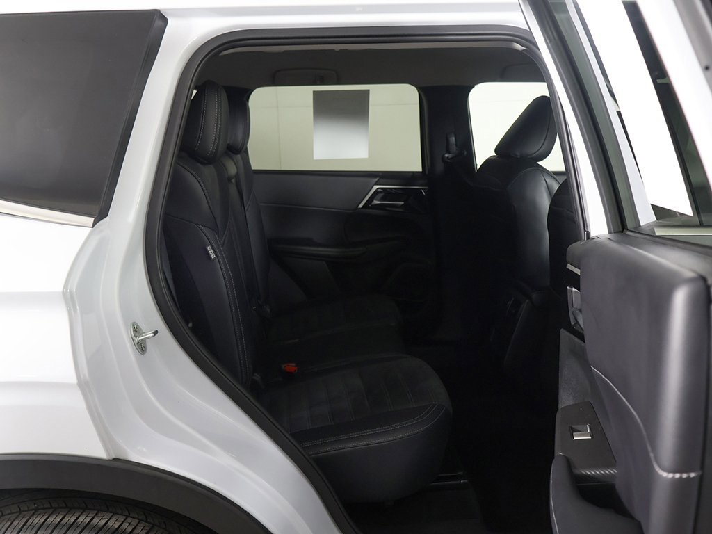 Used 2024 Mitsubishi Outlander SE image 32