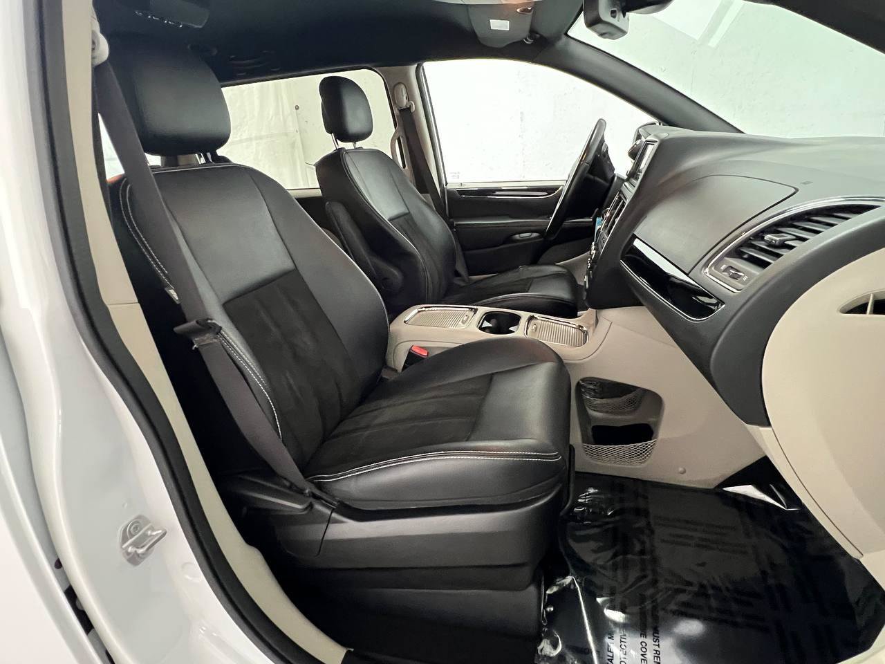 Used 2019 Dodge Grand Caravan SXT FWD image 12