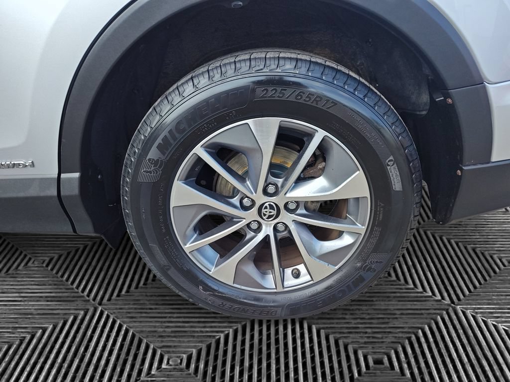 Used 2016 Toyota RAV4 XLE AWD/4WD image 14
