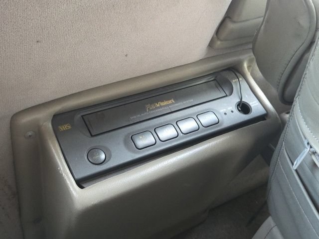 Used 2002 GMC Savana 1500 w/ SLE Marketing Option Pkg 3 RWD image 19