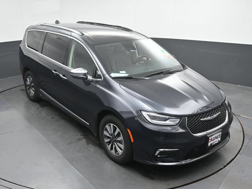 Used 2021 Chrysler Pacifica Limited w/ Premium & Safety Sphere Group FWD image 36