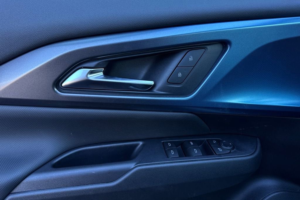 New 2026 Chevrolet Equinox EV LT w/ LPO, Blackout Package image 11