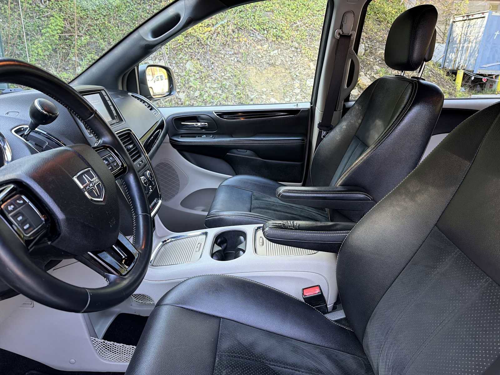 Used 2018 Dodge Grand Caravan SXT FWD image 17