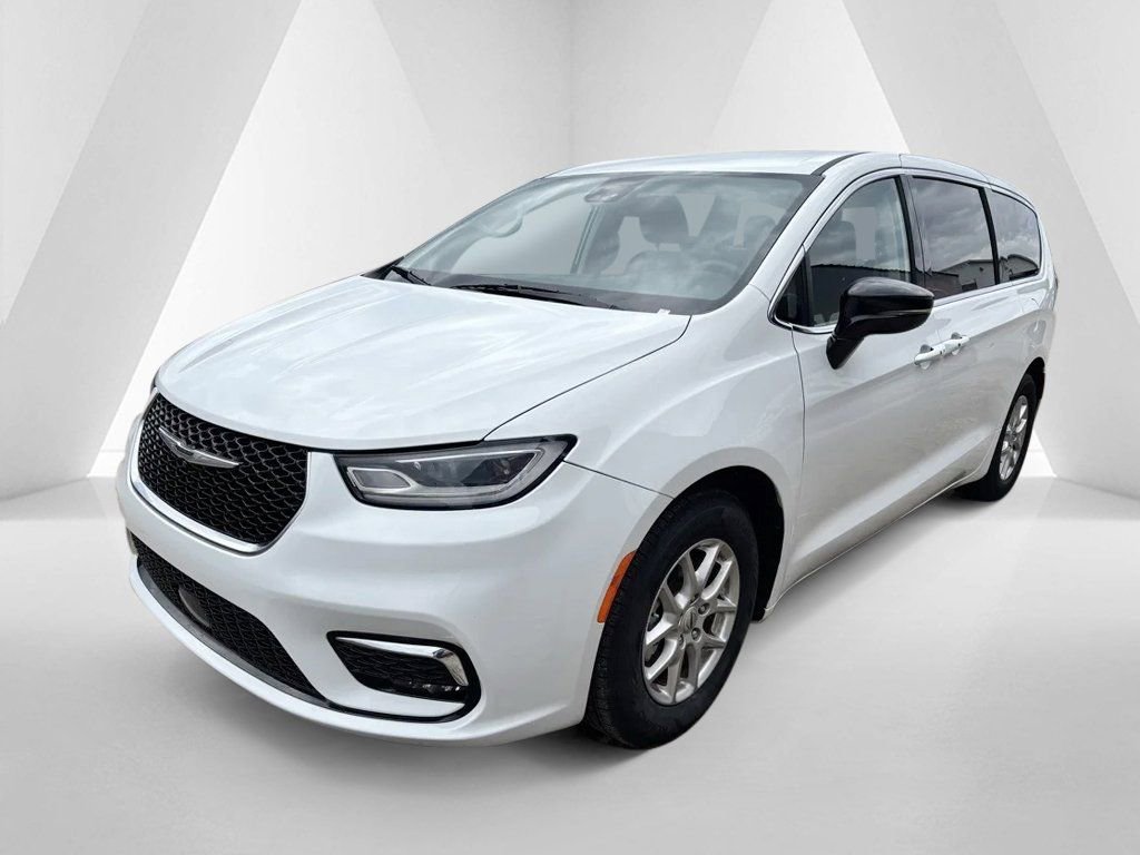 Used 2024 Chrysler Pacifica Touring-L image 3