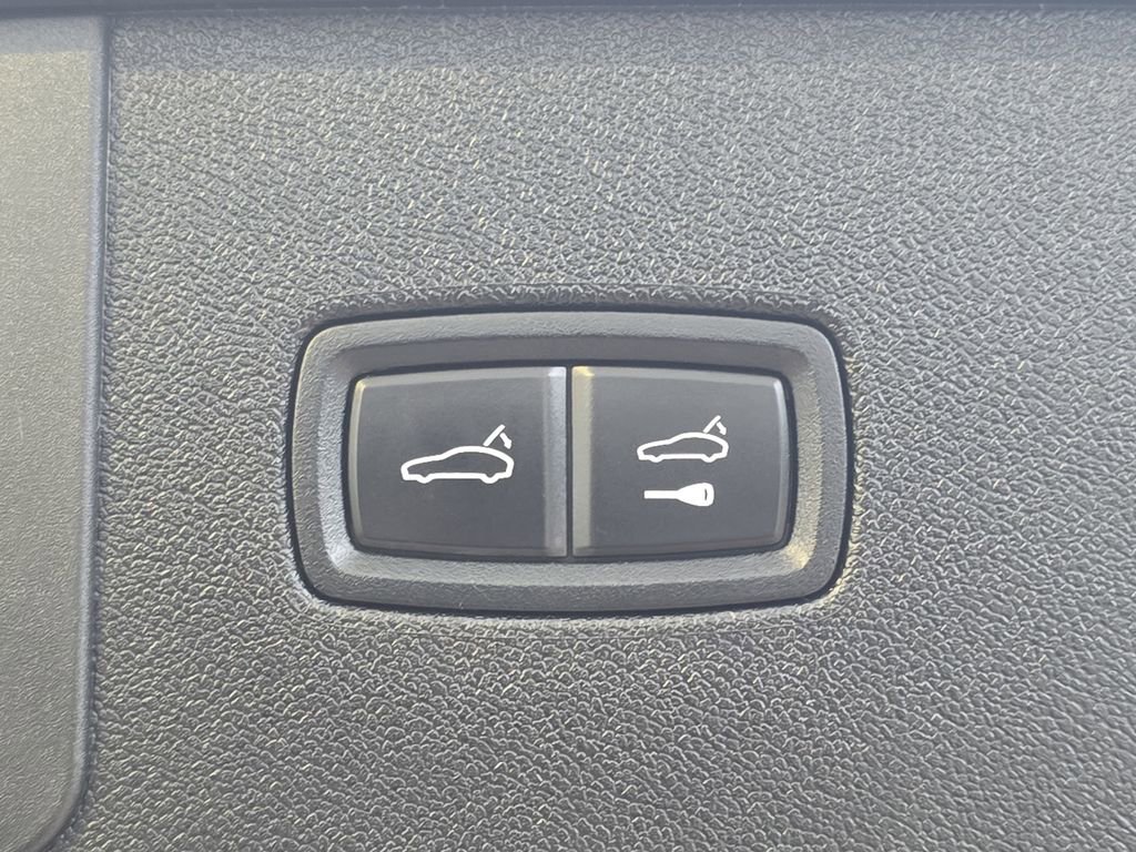 Used 2022 Porsche Cayenne AWD/4WD image 17