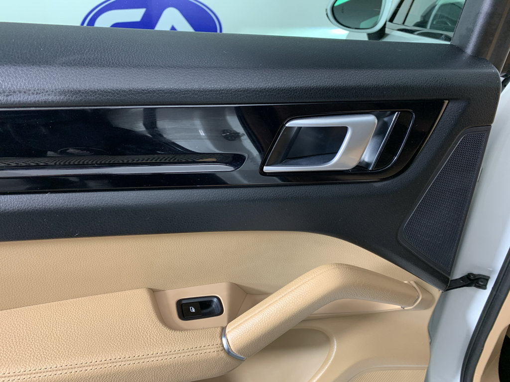 Used 2019 Porsche Cayenne image 31