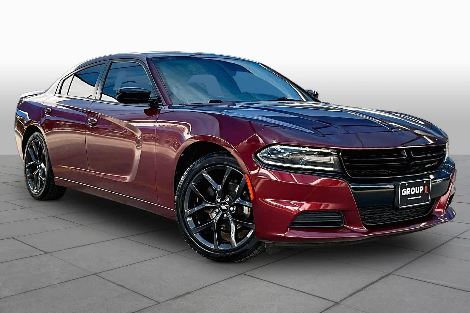 Used 2019 Dodge Charger SXT w/ Blacktop Package RWD image 3