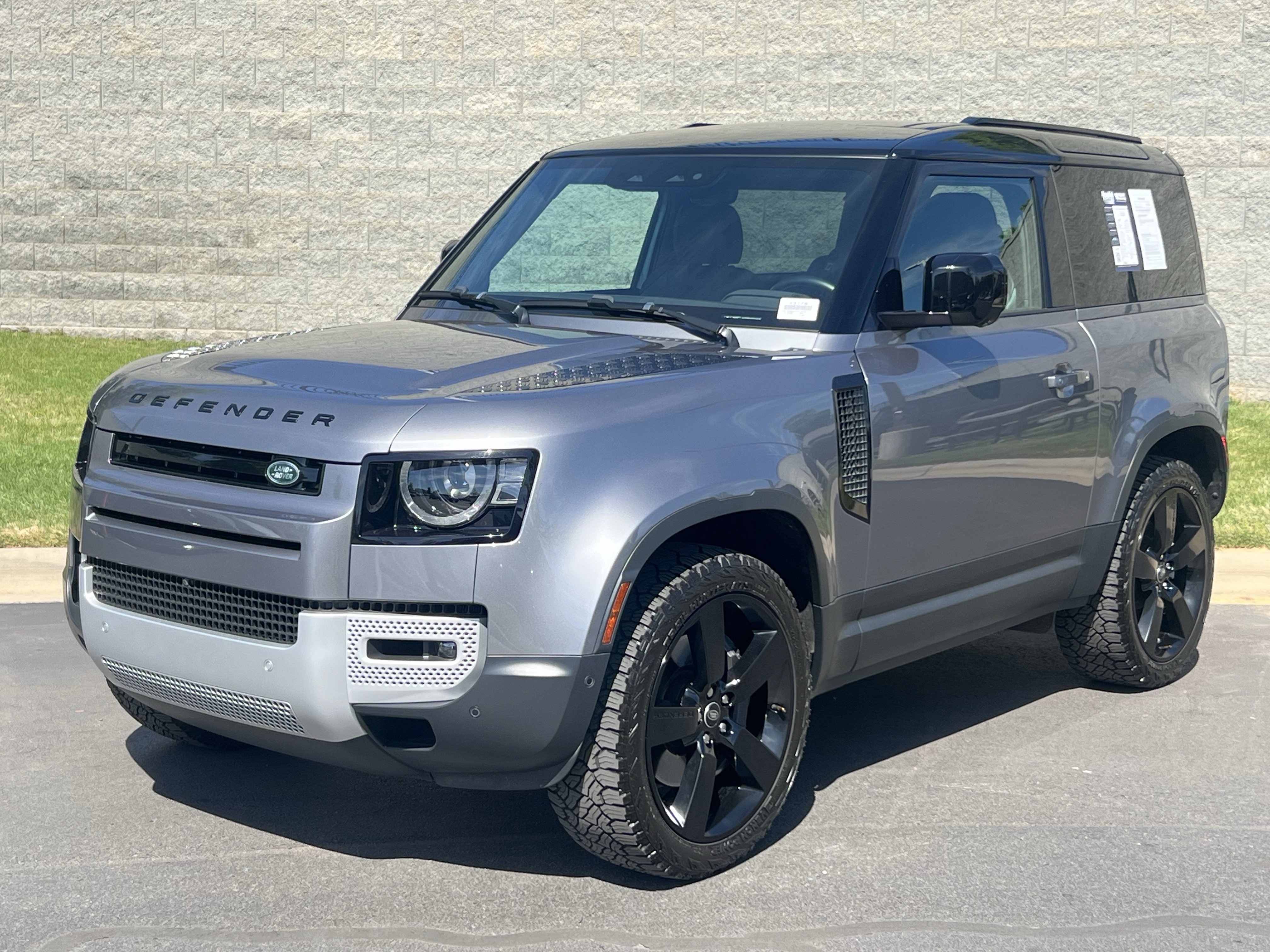 Certified 2023 Land Rover Defender 90 SE image 1