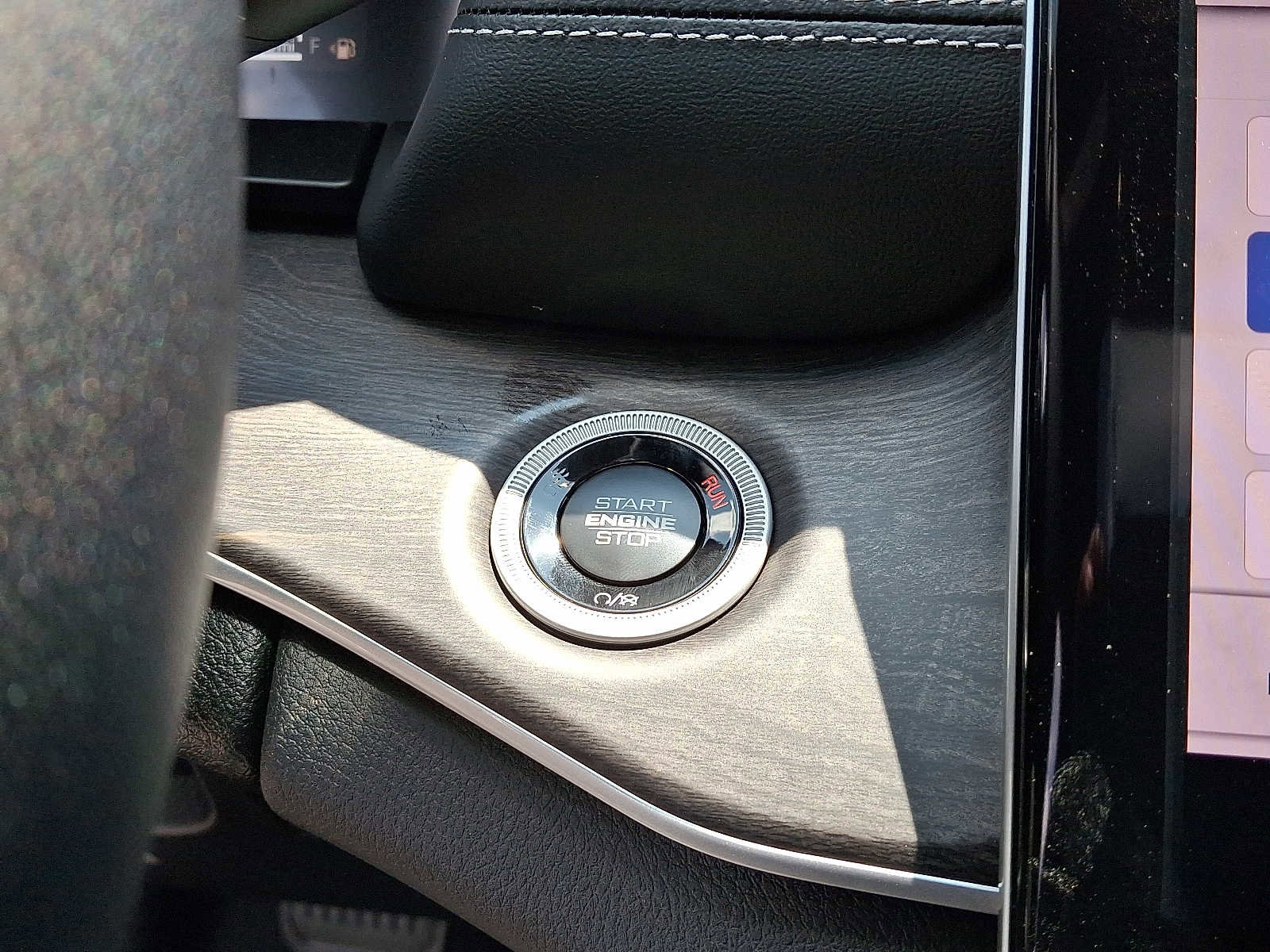 New 2025 Jeep Grand Cherokee Limited w/ Trailer Tow Package image 17