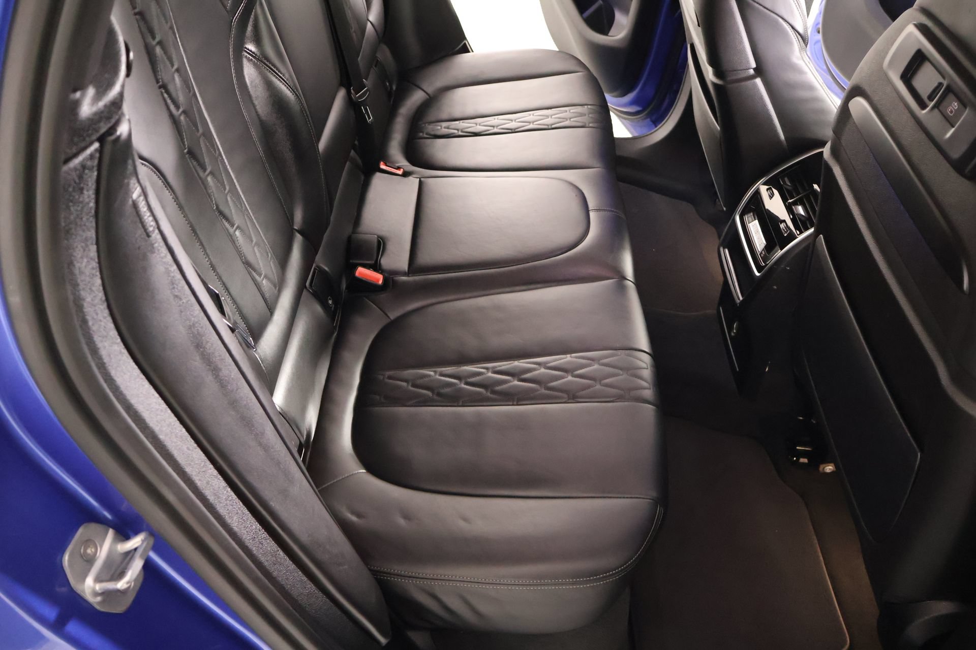 Used 2020 BMW X6 M50i w/ Premium Package AWD/4WD image 15