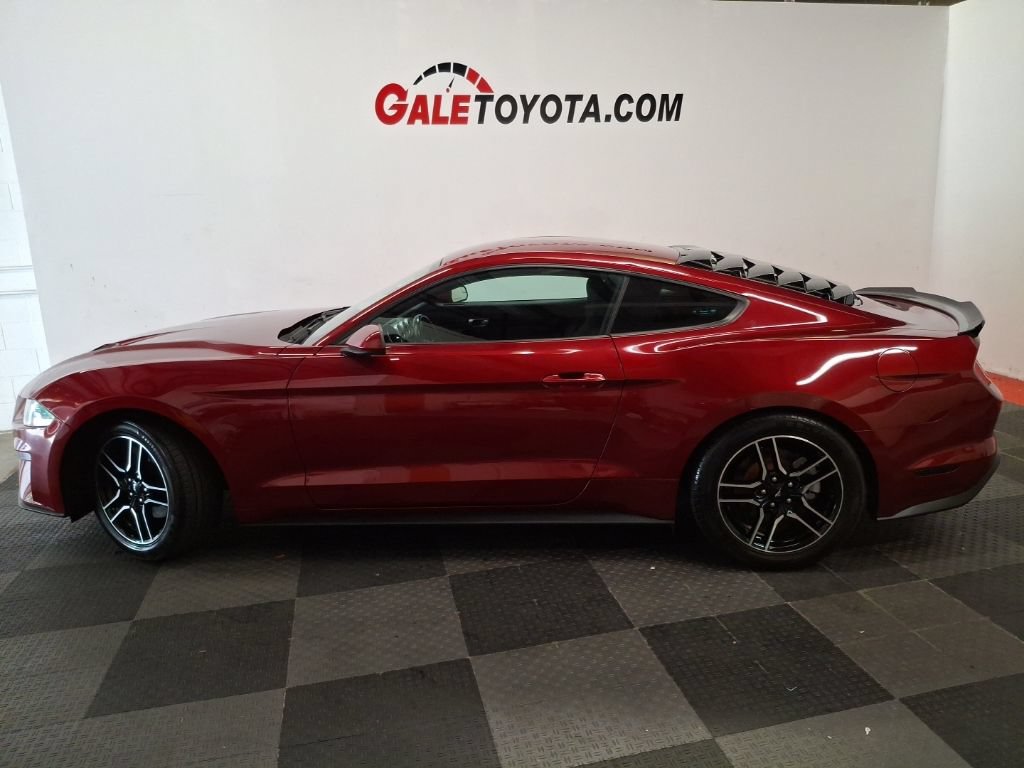 Used 2018 Ford Mustang Coupe RWD image 9