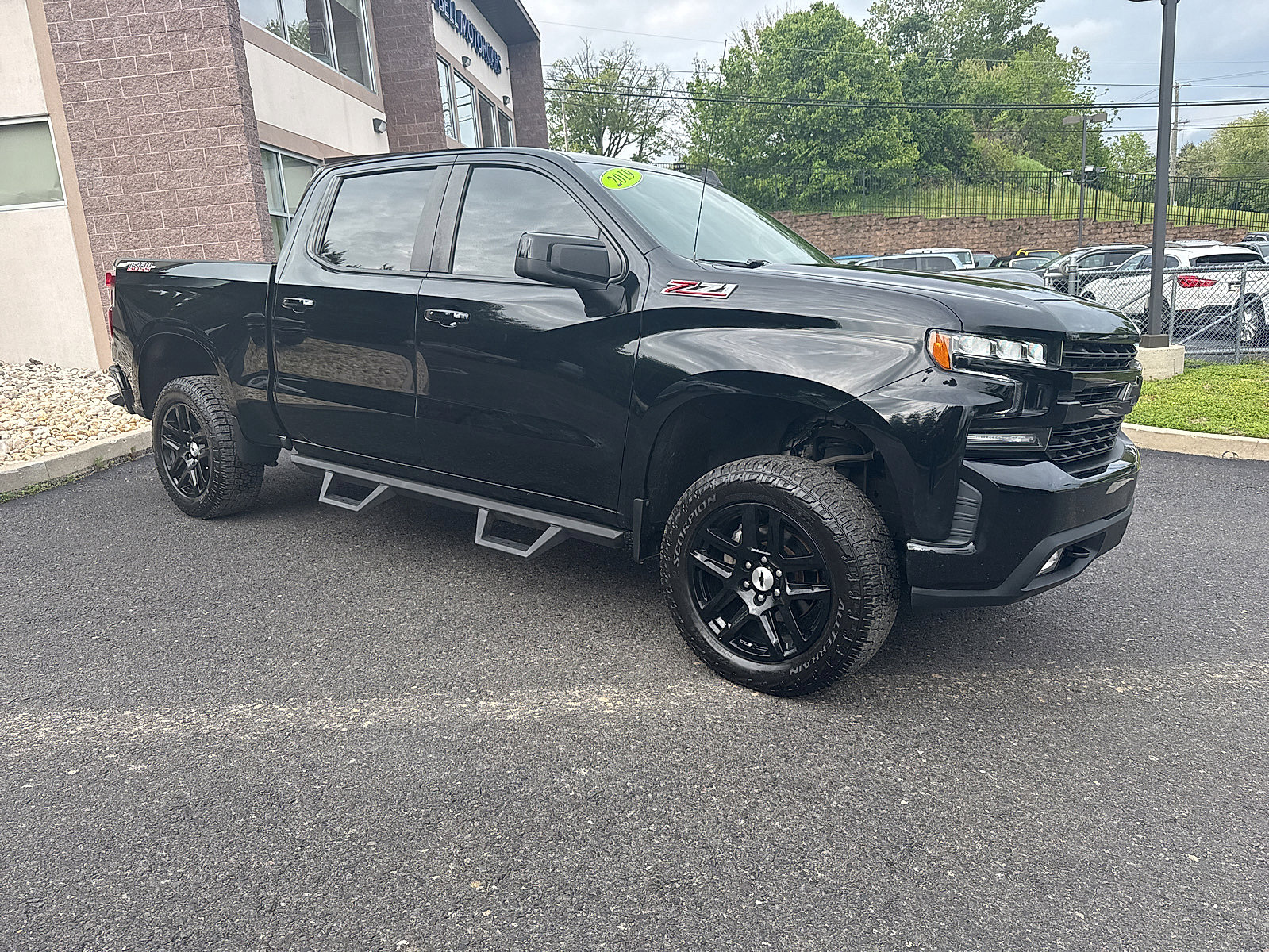 Used 2019 Chevrolet Silverado 1500 LT Trail Boss AWD/4WD image 2