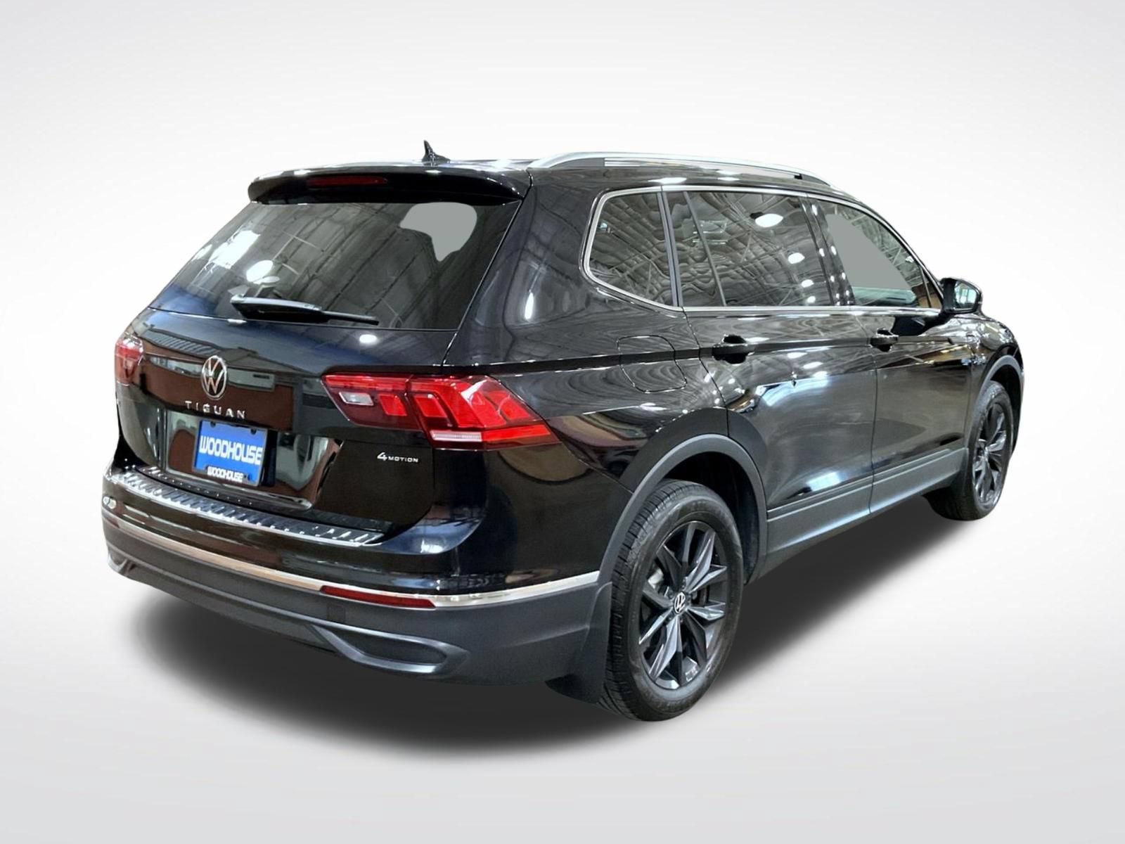 Used 2024 Volkswagen Tiguan SE AWD/4WD image 6