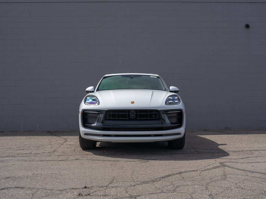 Certified 2025 Porsche Macan AWD/4WD image 10