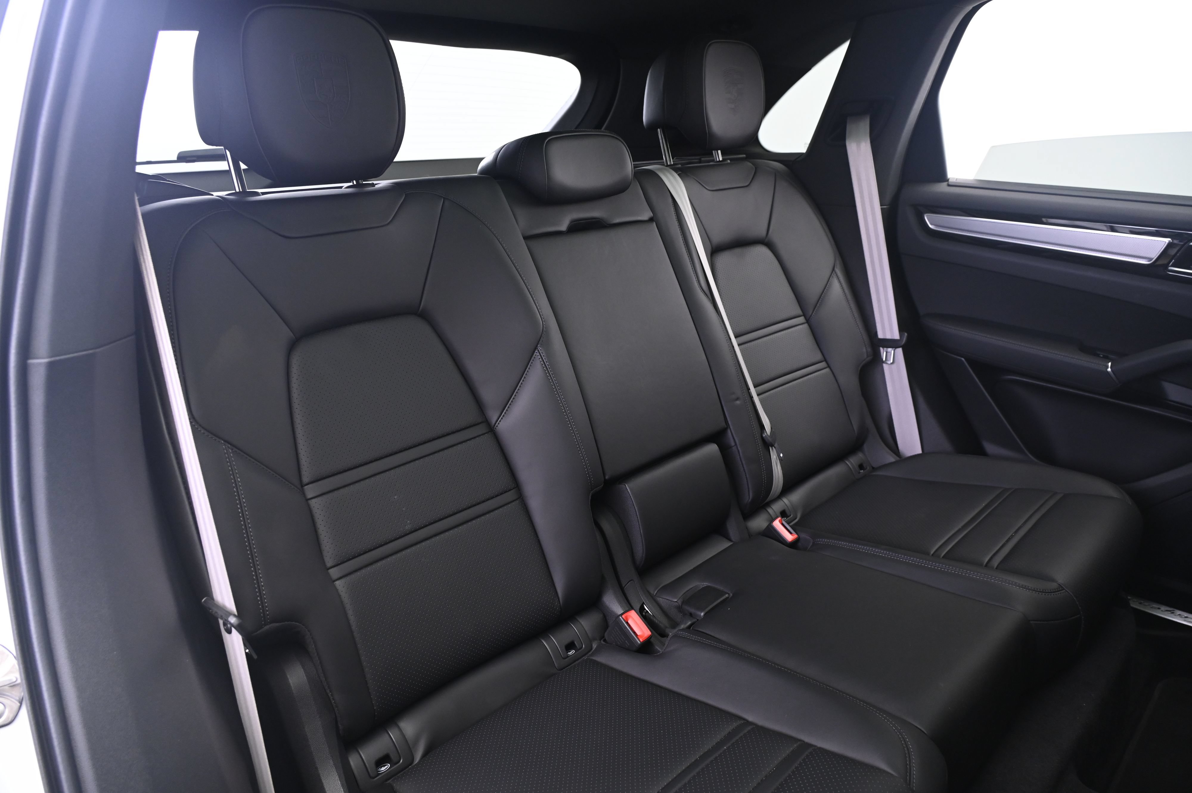 Certified 2023 Porsche Cayenne AWD/4WD image 19