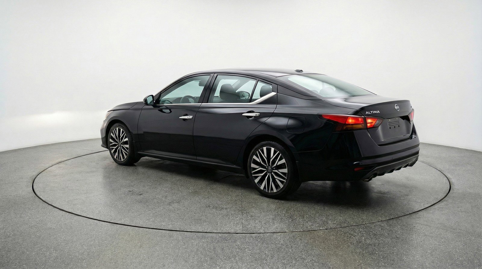Used 2025 Nissan Altima 2.5 SV image 6