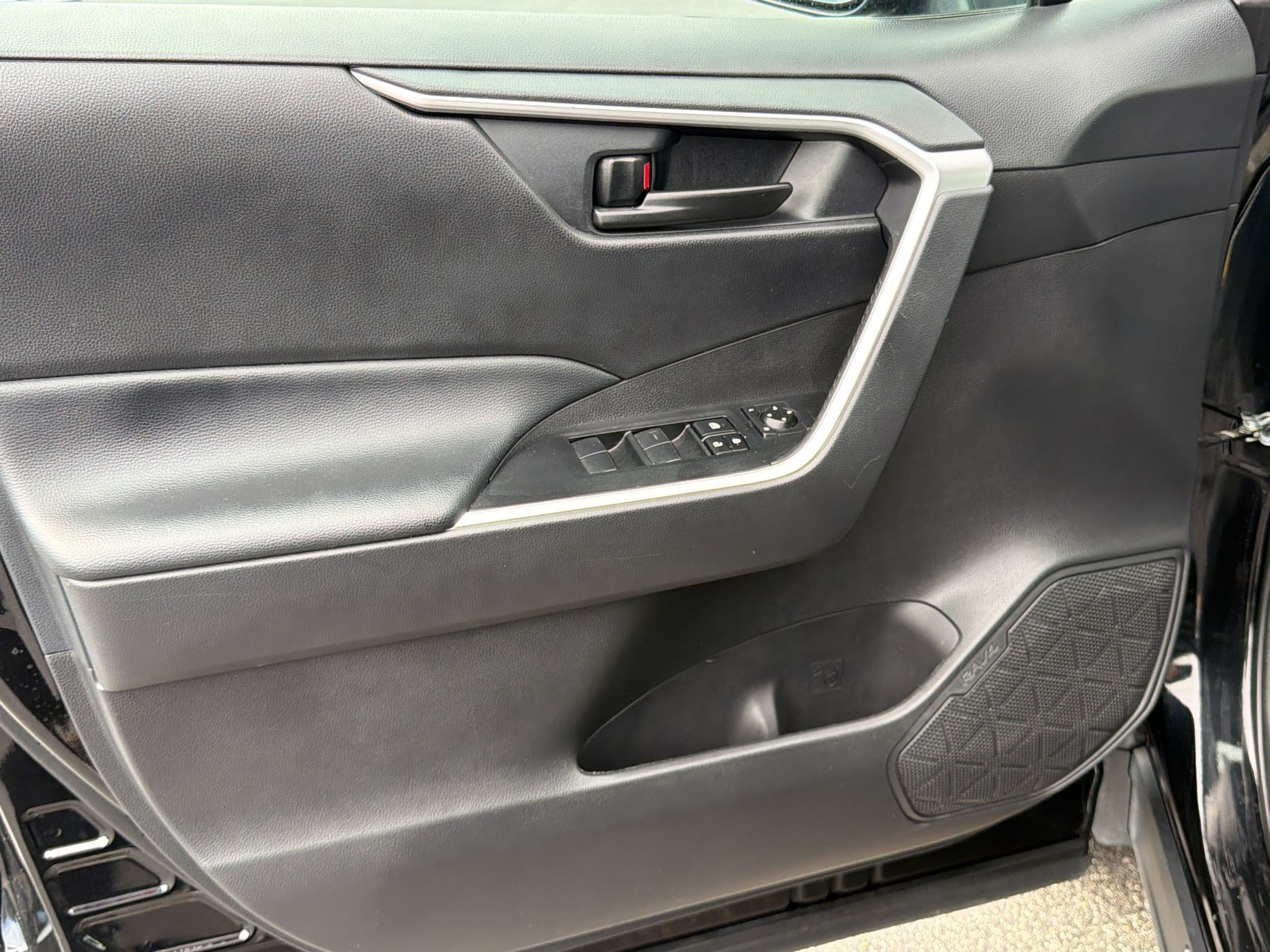 Certified 2024 Toyota RAV4 LE FWD image 14