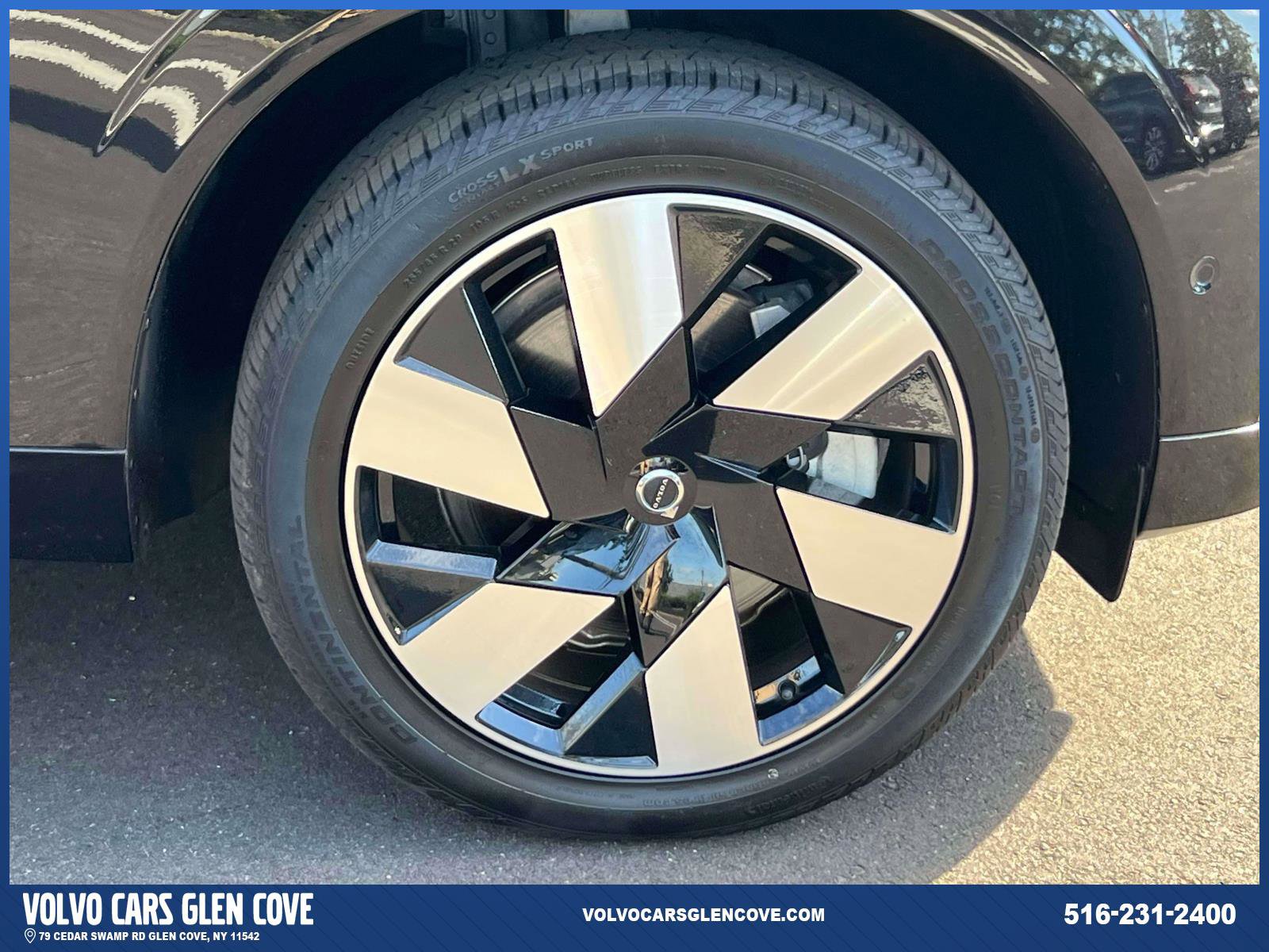 Certified 2025 Volvo XC60 T8 Plus AWD/4WD image 8