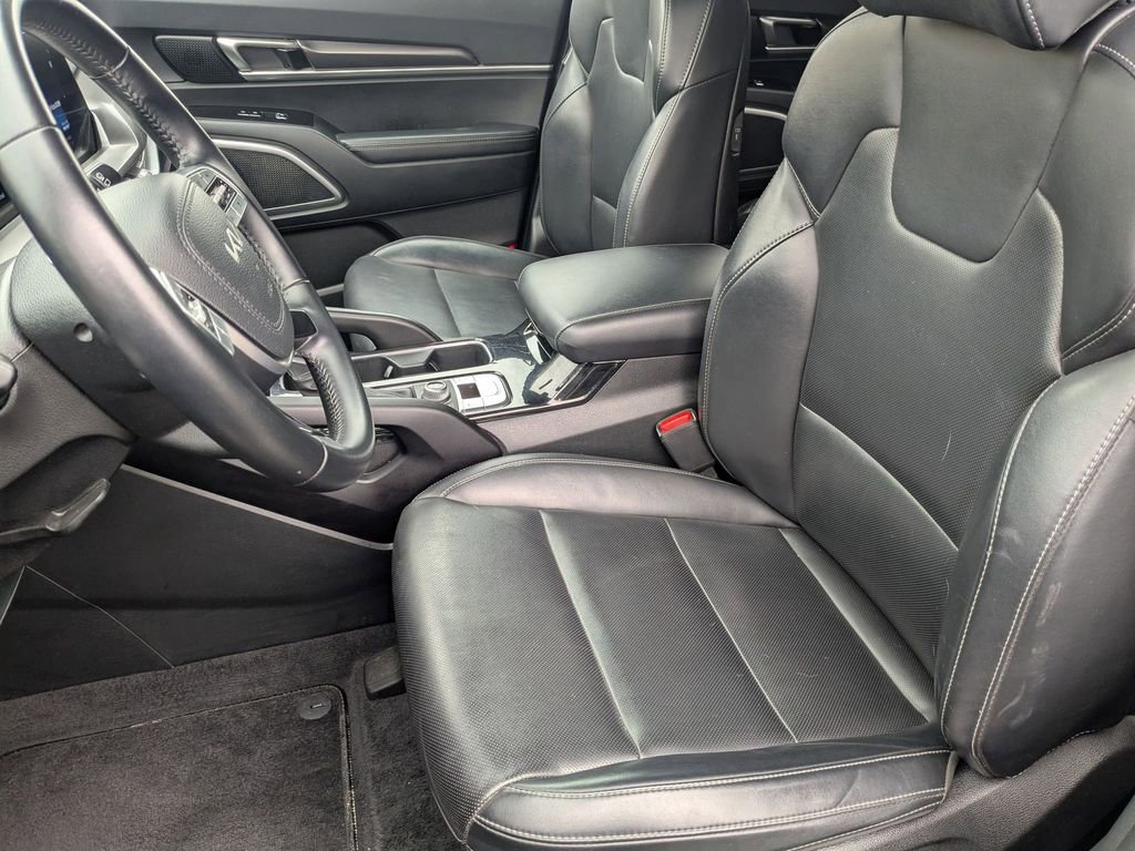 Used 2025 Kia Telluride S image 16