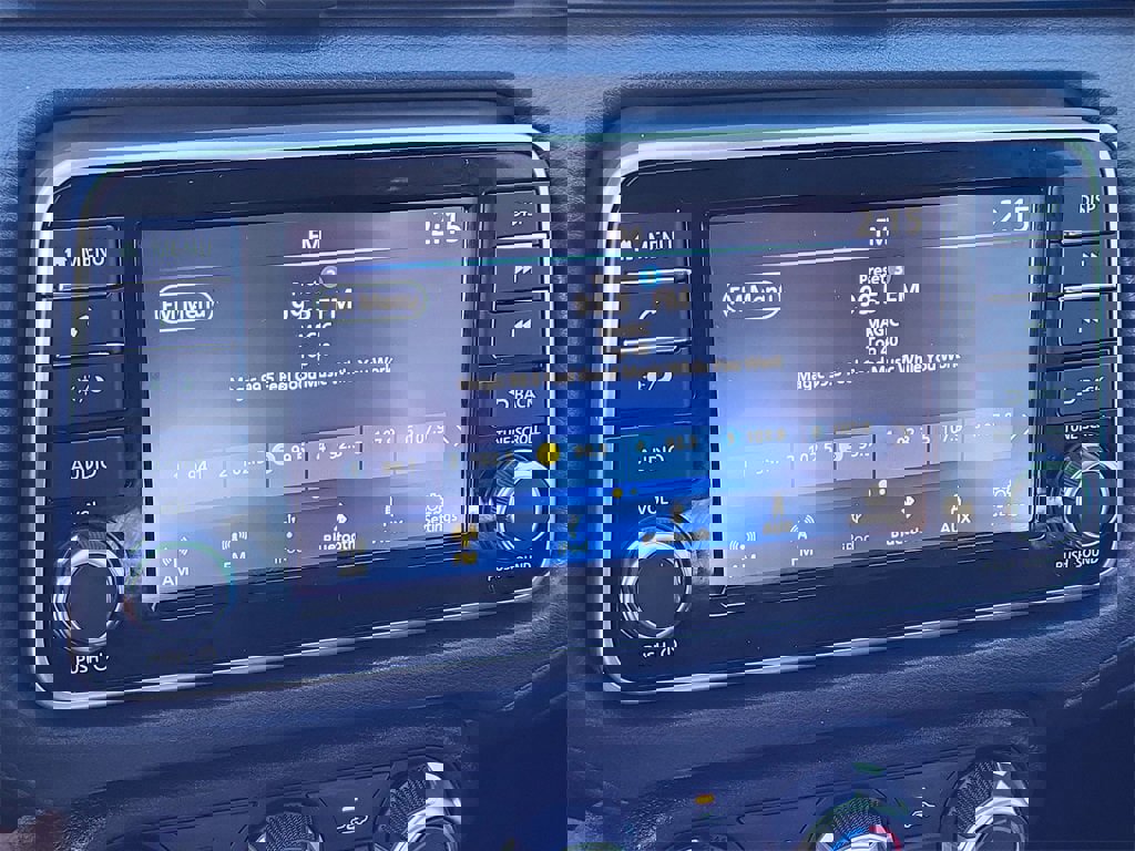 Used 2025 Nissan Versa S w/ Trunk Package image 22