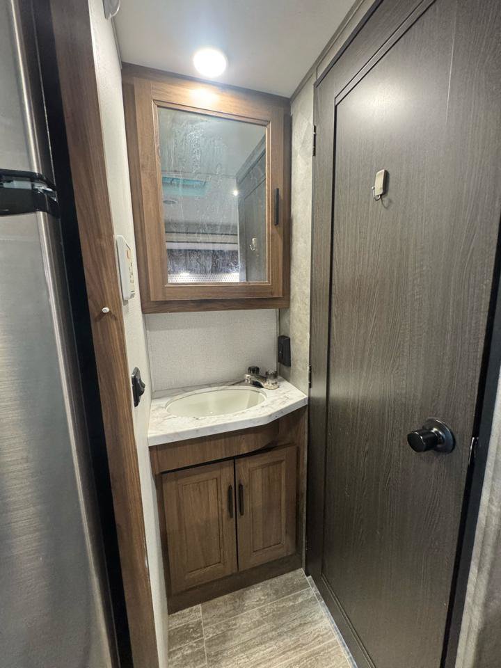 Used 2019 Chevrolet Express 4500 w/ RV Package RWD image 29