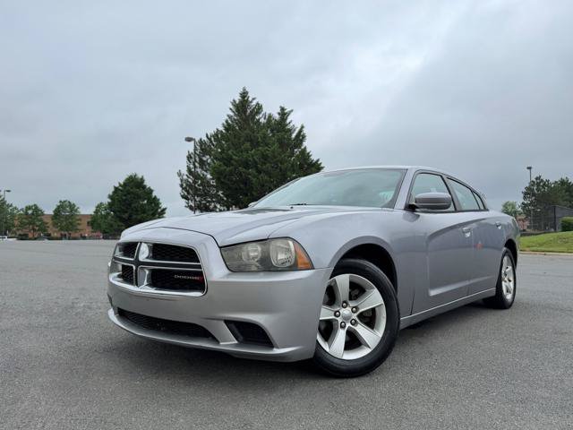Used 2014 Dodge Charger SE RWD image 1