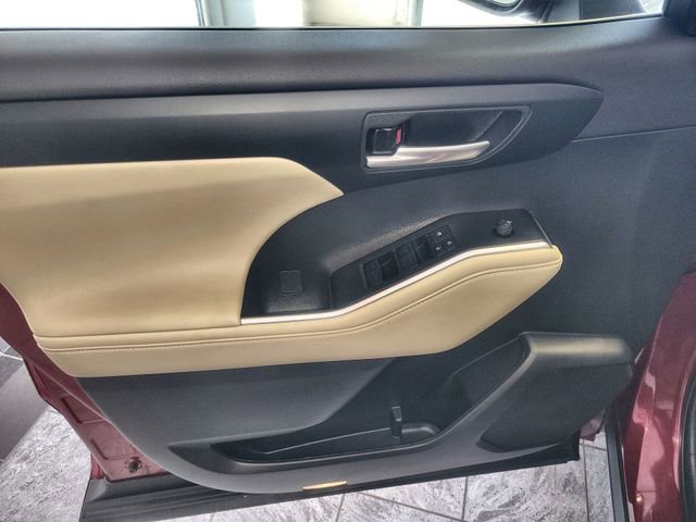 Used 2023 Toyota Highlander XLE image 13