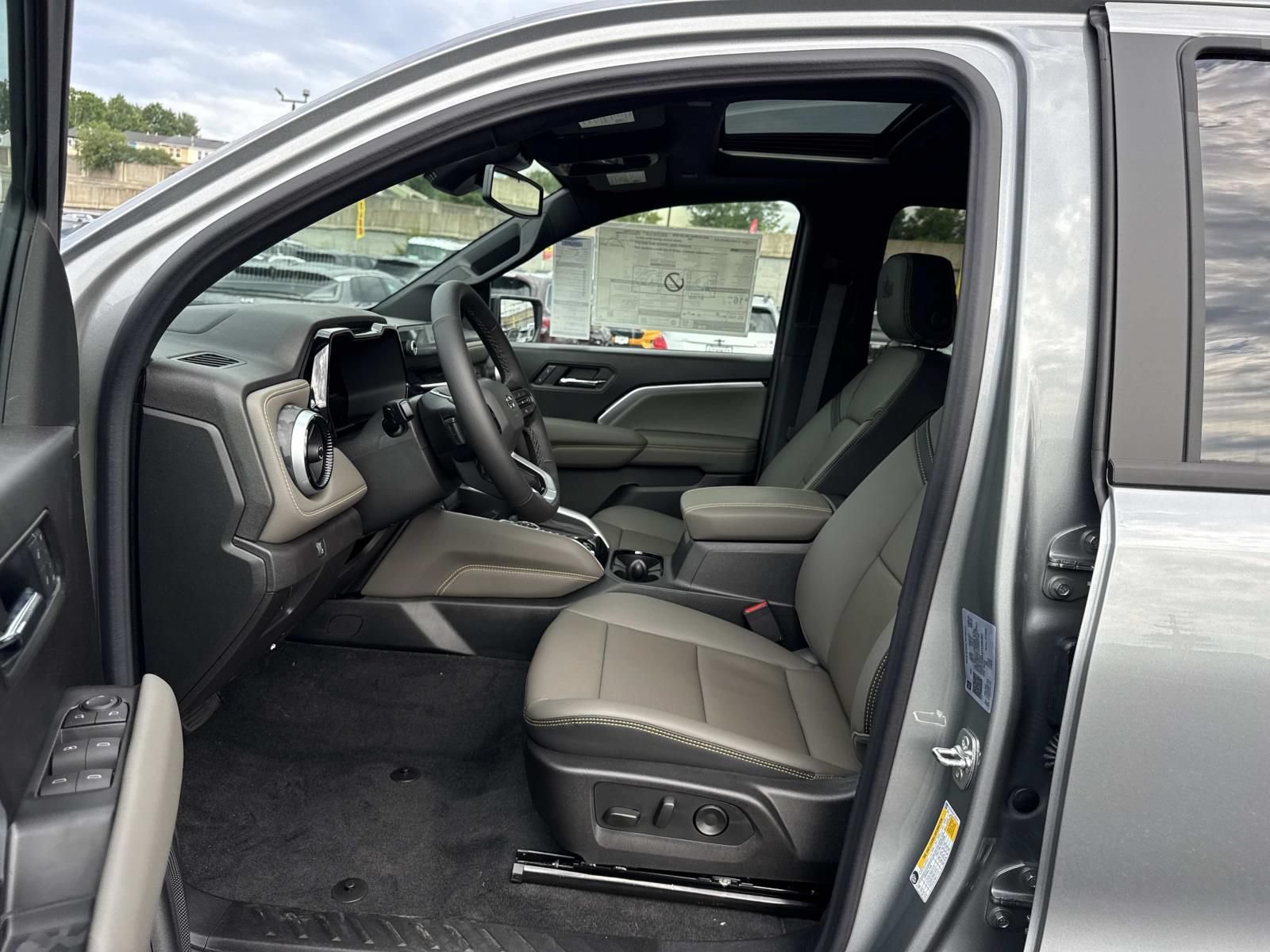 New 2026 Chevrolet Colorado ZR2 w/ ZR2 Bison Edition AWD/4WD image 17