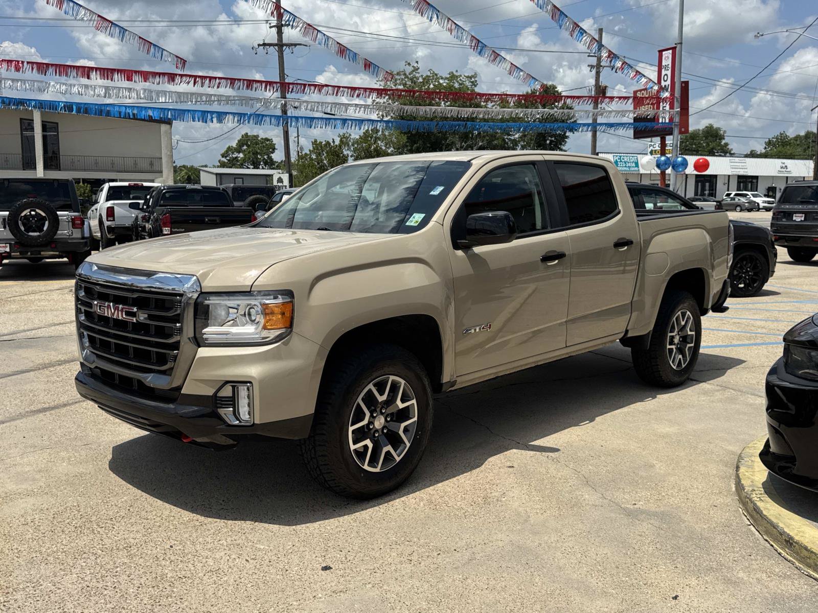Used 2022 GMC Canyon AT4 w/ Trailering Package AWD/4WD image 3