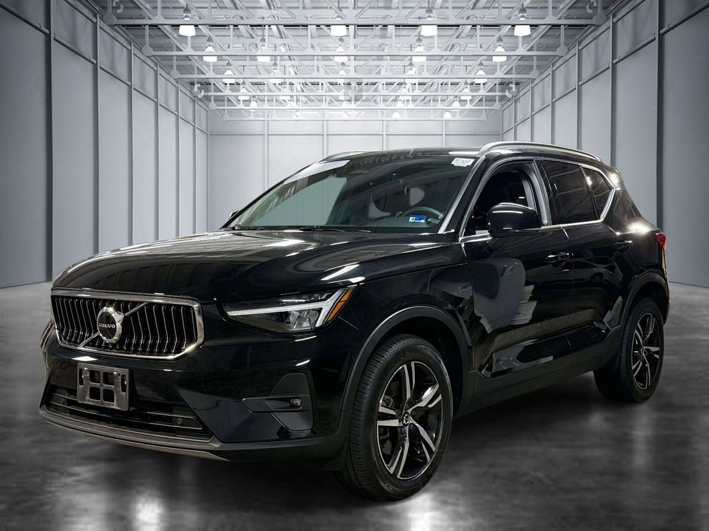 Used 2023 Volvo XC40 B4 Plus