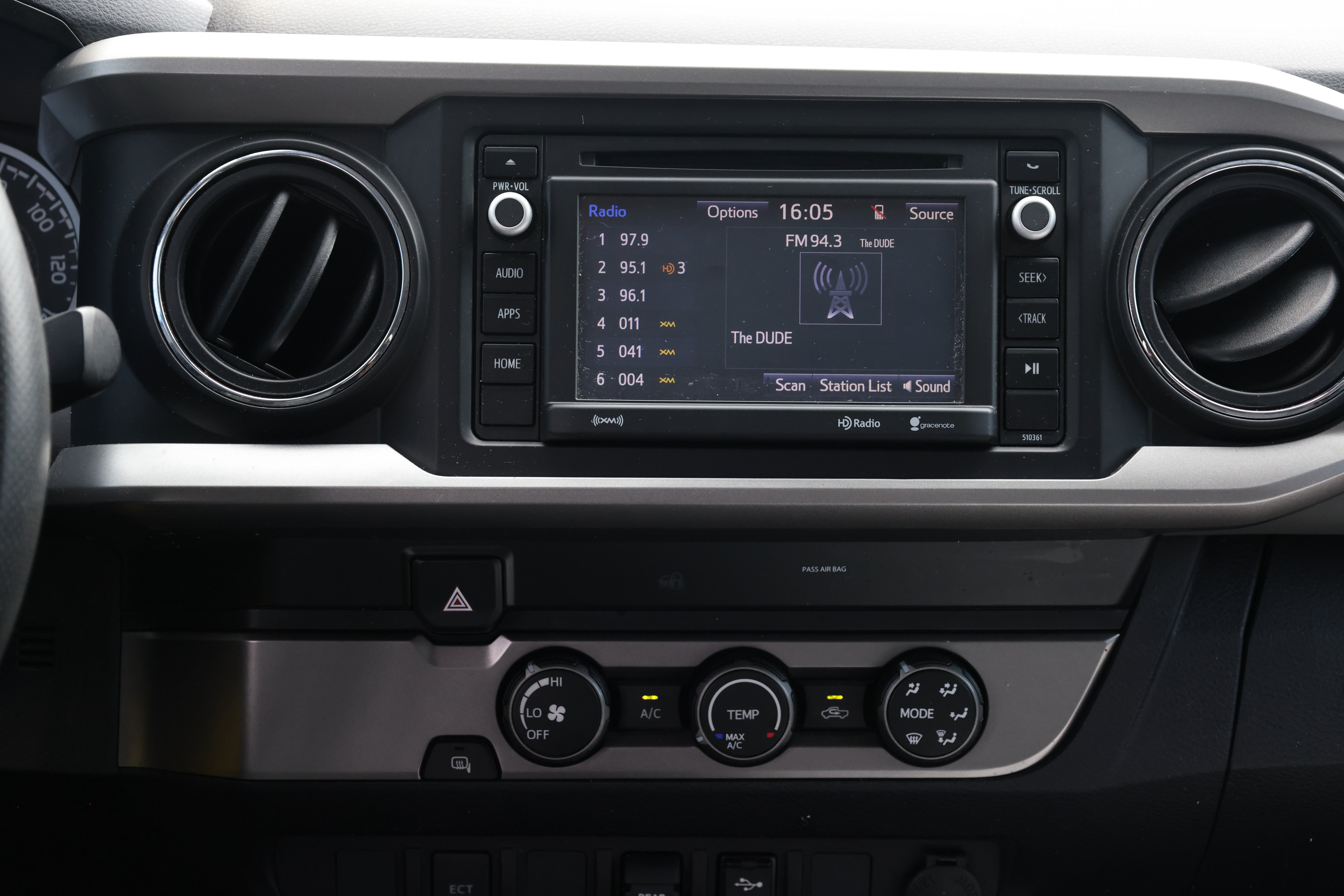 Used 2019 Toyota Tacoma SR5 RWD image 9