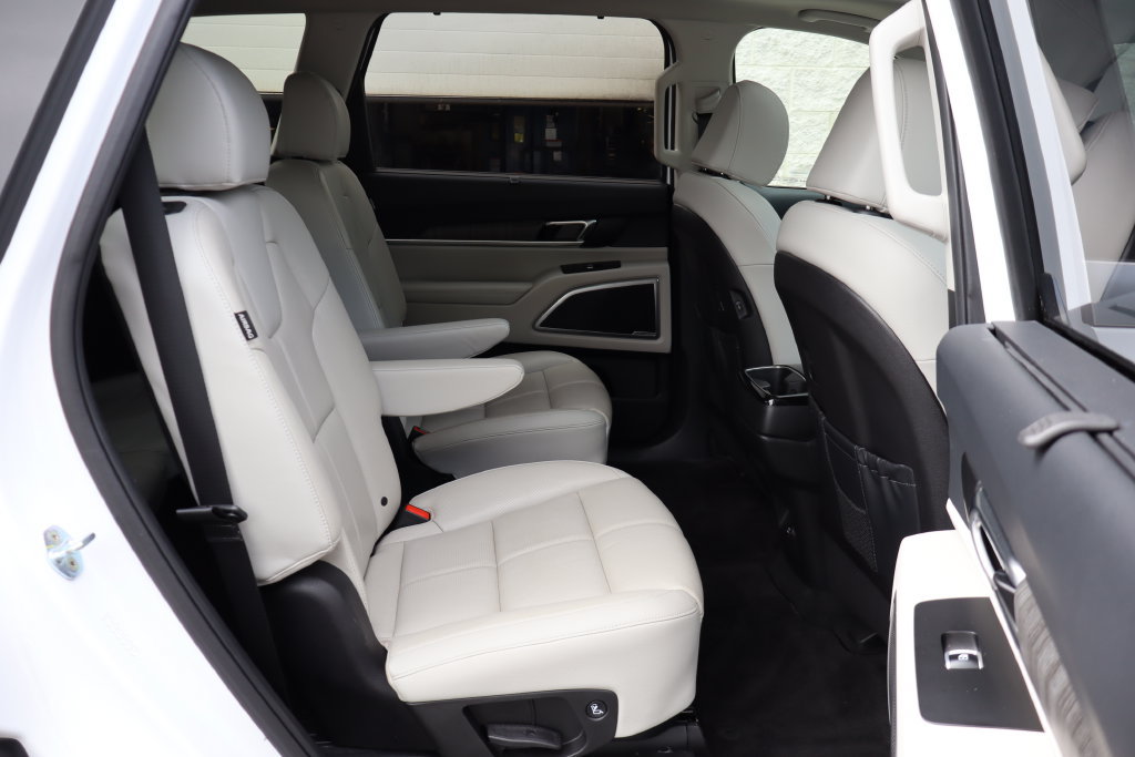 Used 2023 Kia Telluride EX w/ EX Captain's Chair Package AWD/4WD image 29