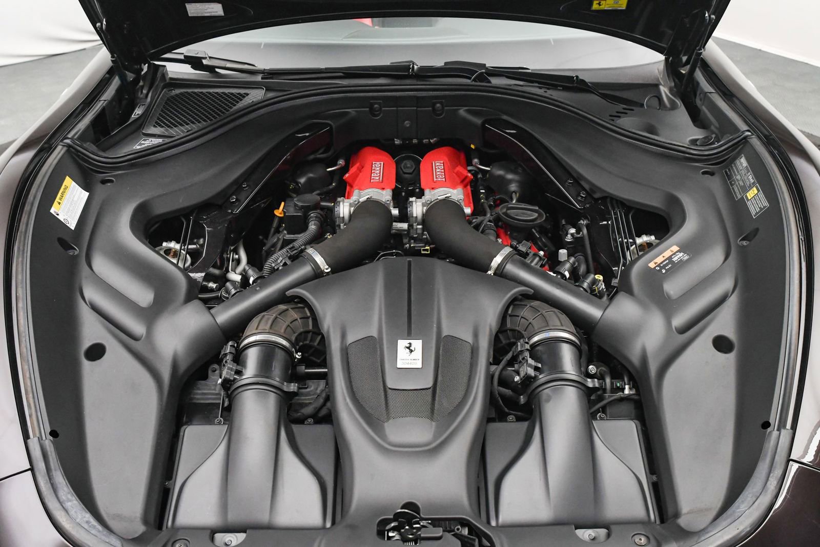 Used 2024 Ferrari Roma Spider image 31