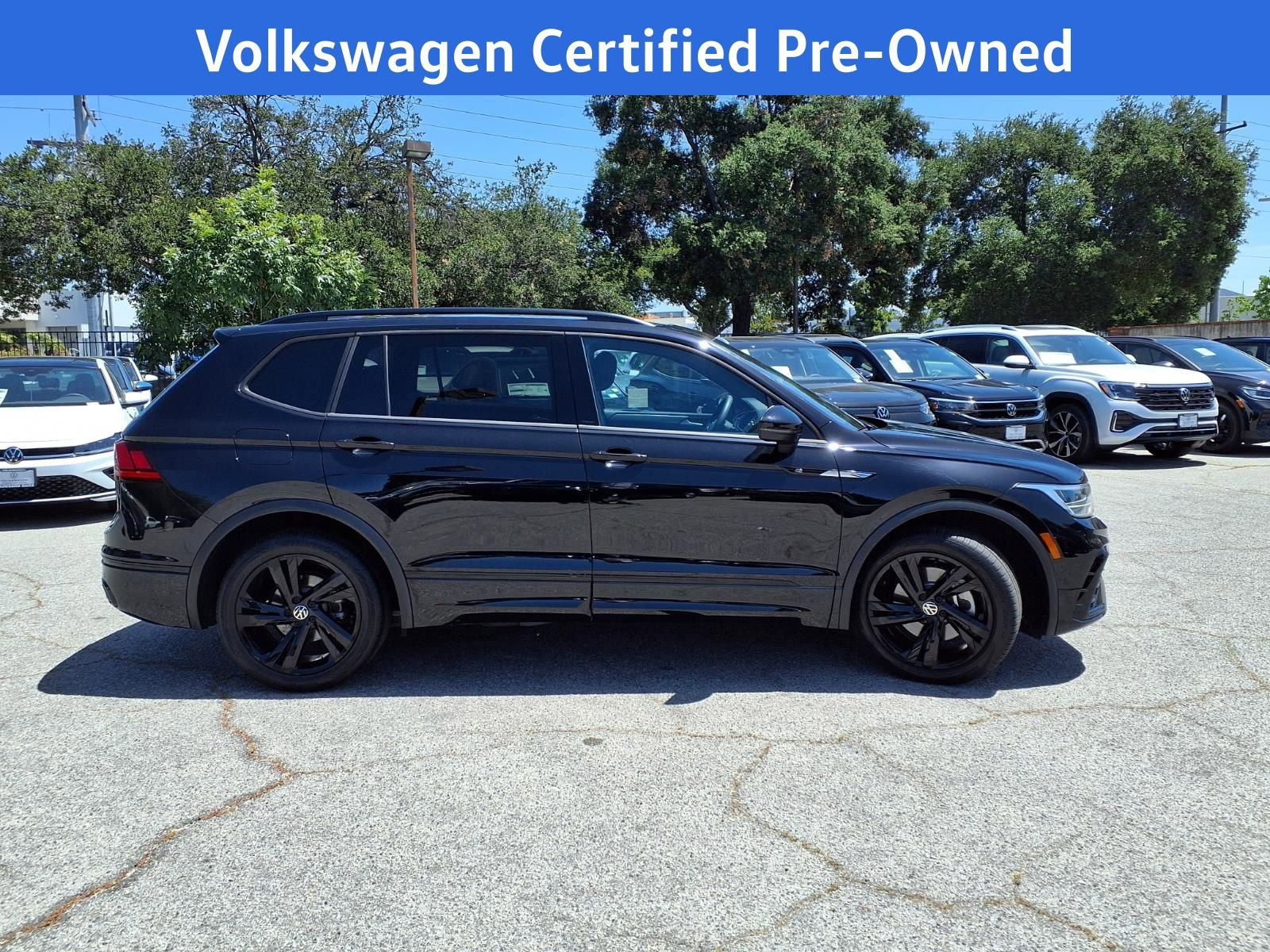 Certified 2023 Volkswagen Tiguan SE R-Line FWD image 2