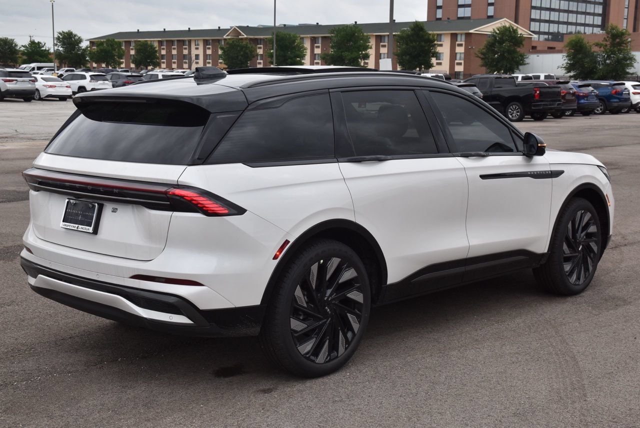 New 2026 Lincoln Nautilus Reserve w/ Jet Appearance Package AWD/4WD image 13