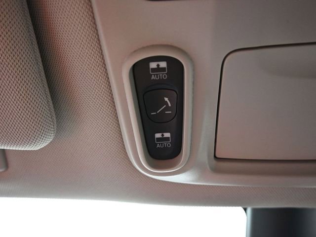 Used 2023 Chrysler Pacifica Limited FWD image 45