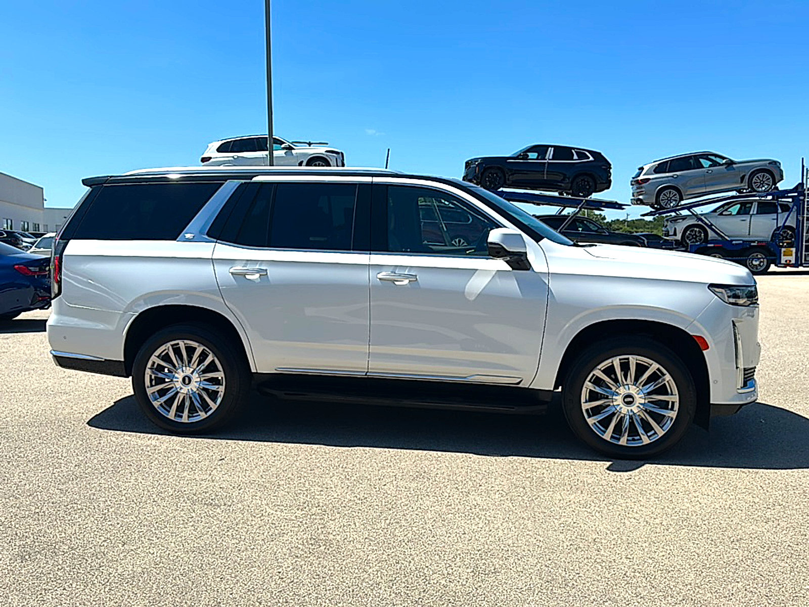 Used 2021 Cadillac Escalade Premium Luxury AWD/4WD image 9