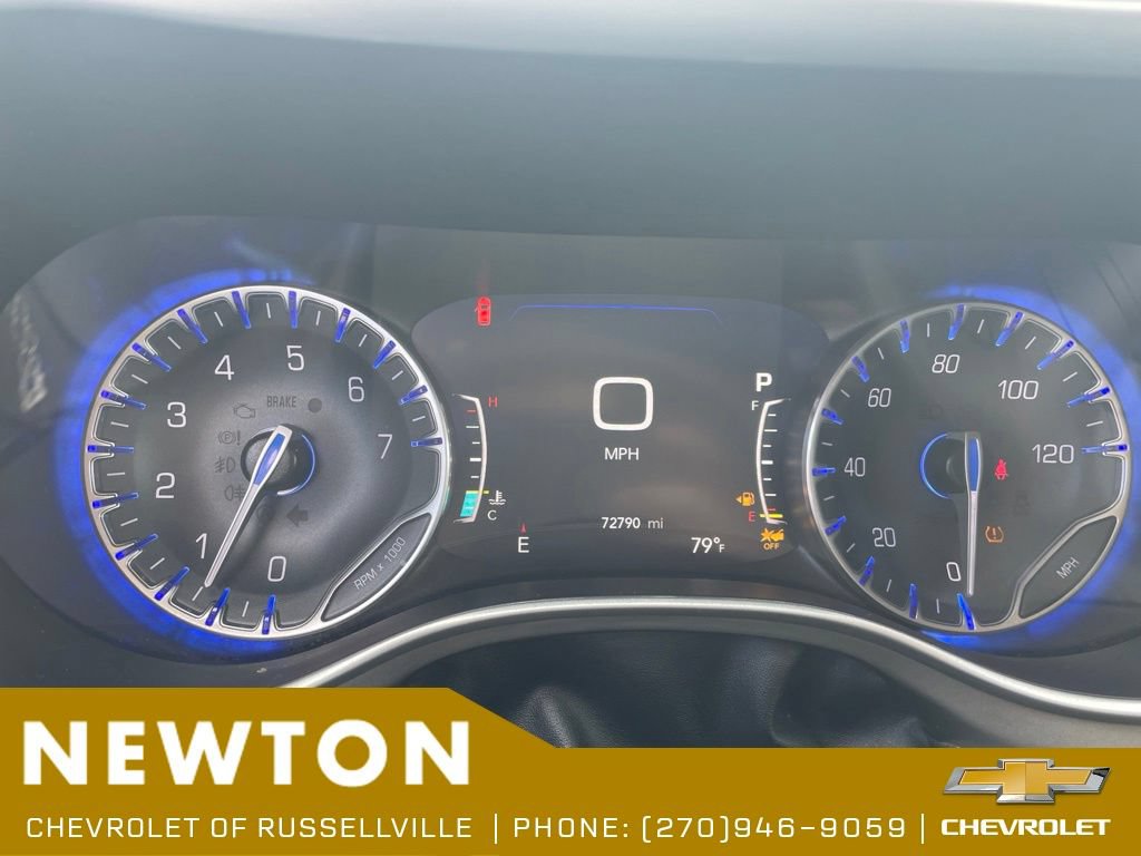 Used 2023 Chrysler Pacifica Touring-L FWD image 17