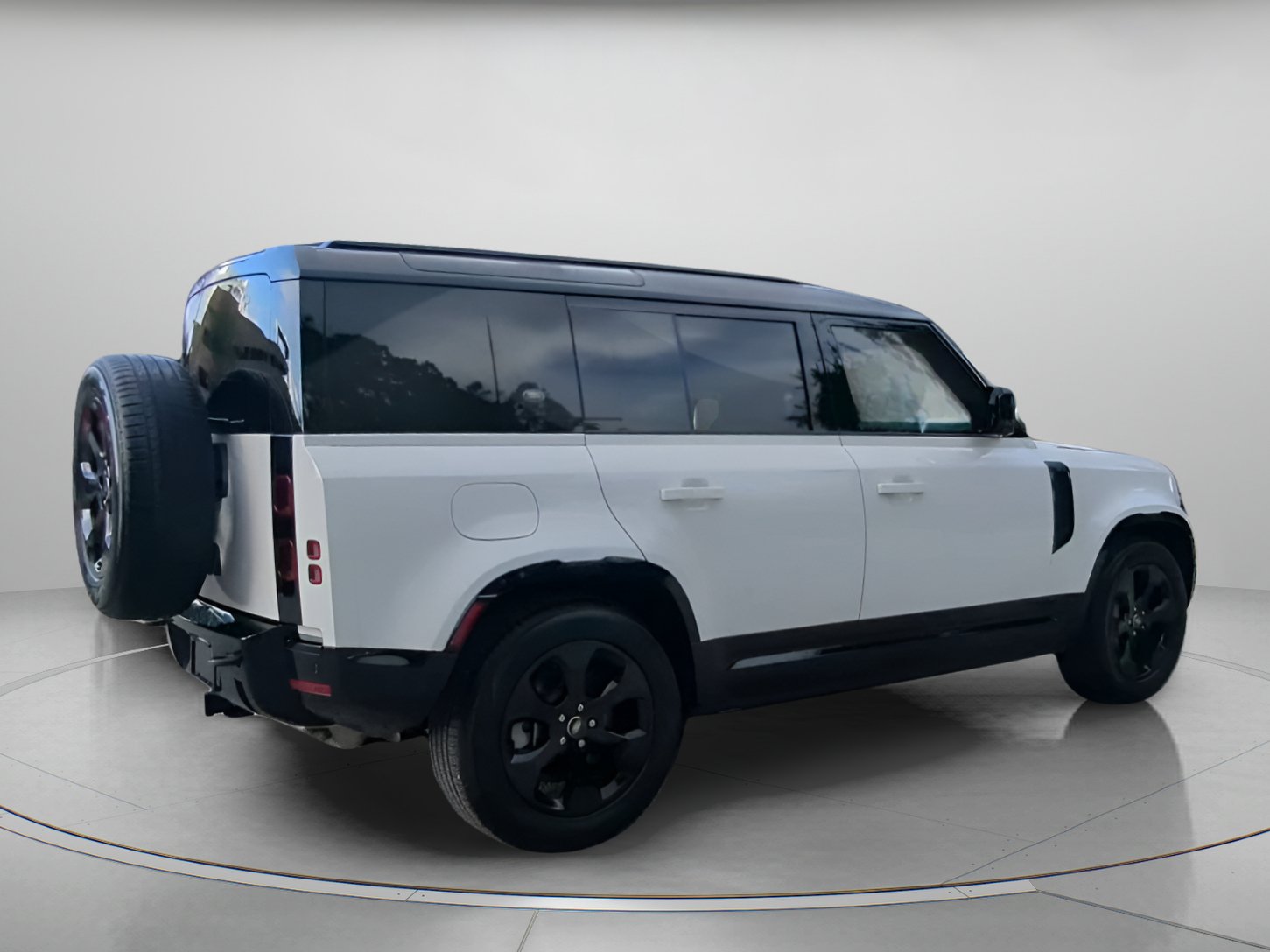 Used 2024 Land Rover Defender 110 X-Dynamic SE AWD/4WD image 29