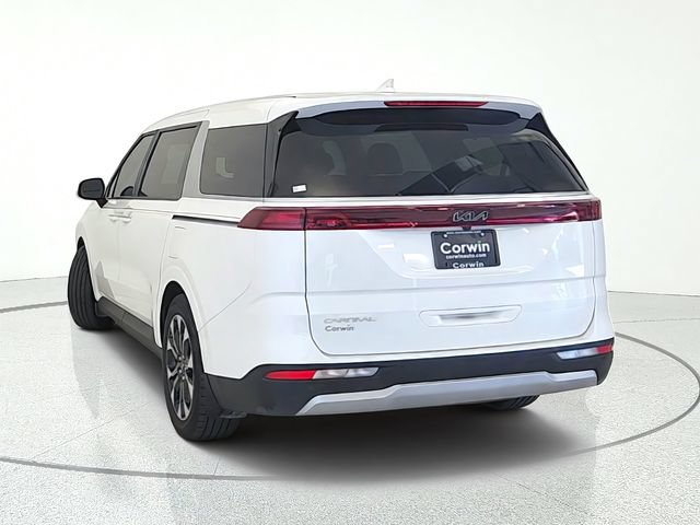 Used 2024 Kia Carnival EX FWD image 4