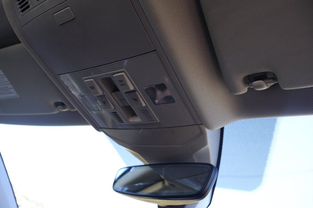 Used 2025 Volkswagen Jetta SE FWD image 16