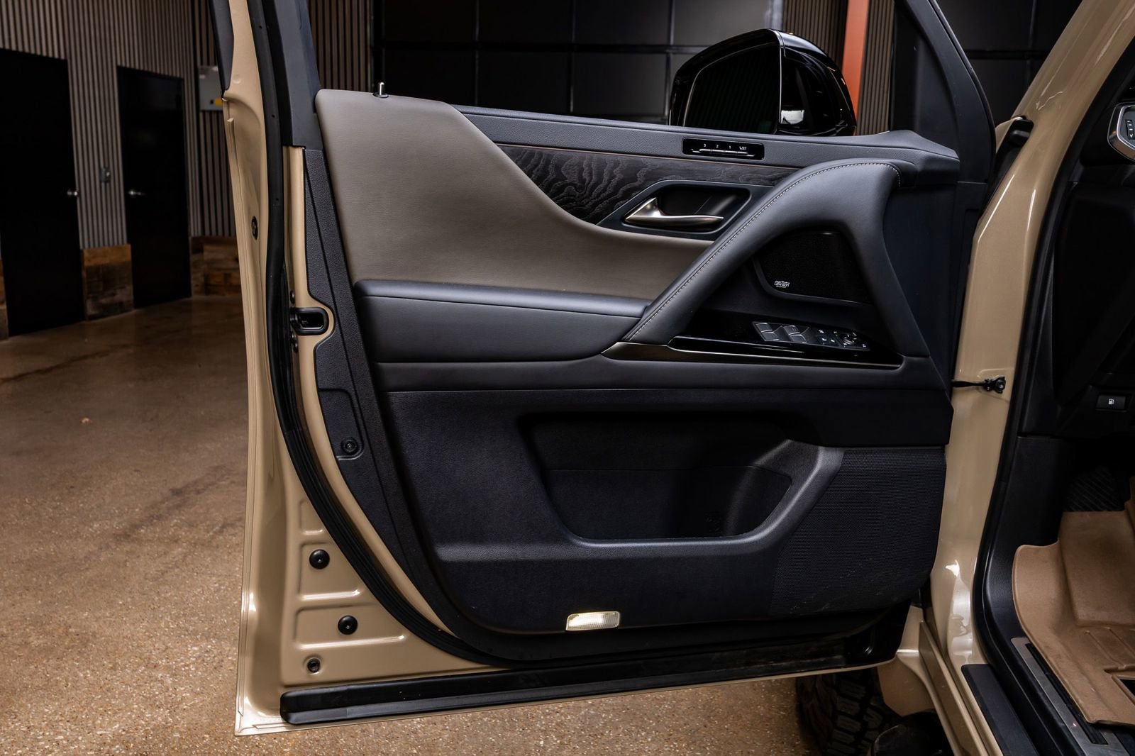 Used 2025 Lexus LX 700h Overtrail image 36